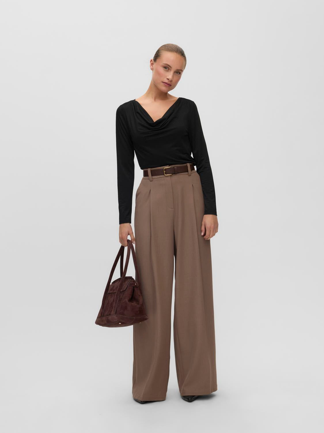model_shot-front